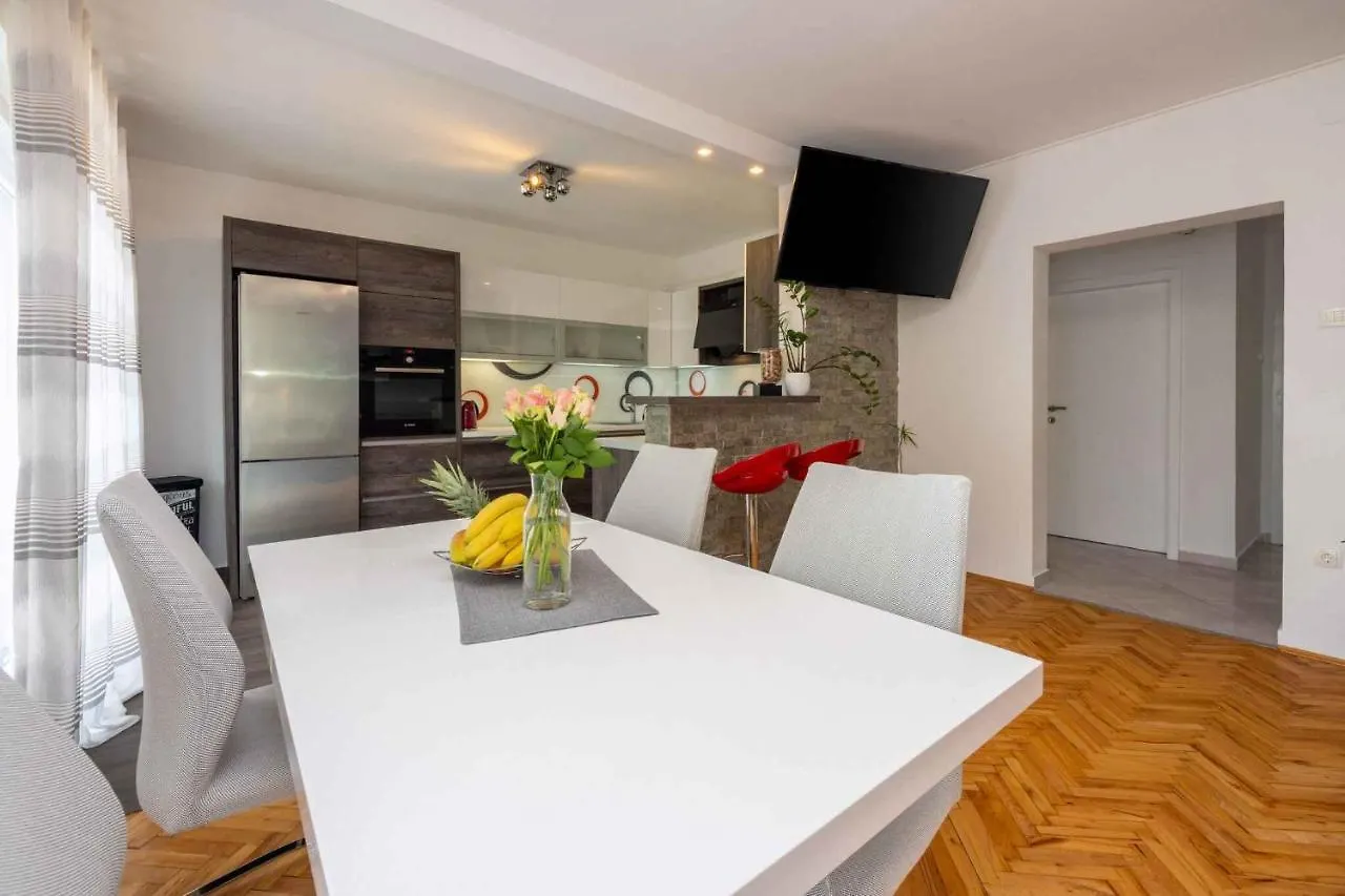 Apartment In Crikvenica 45074