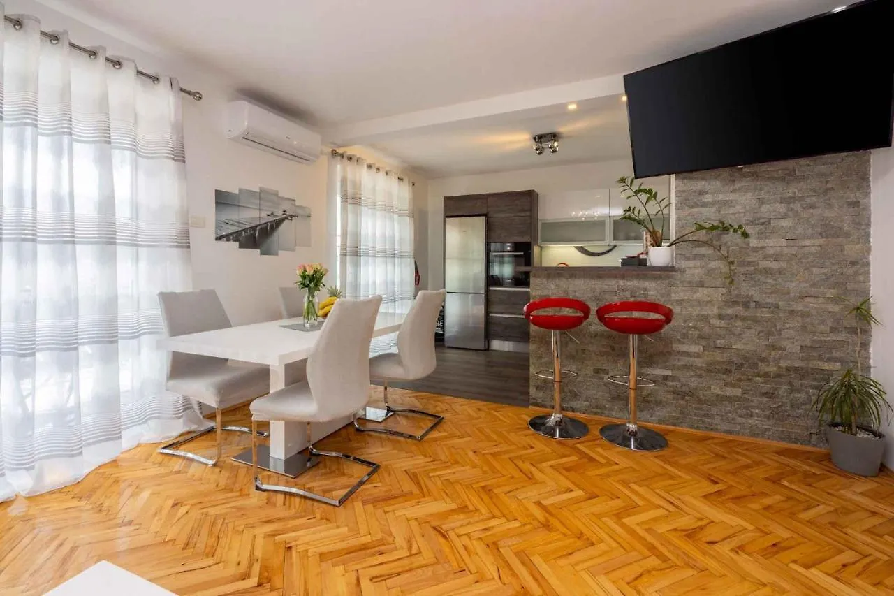 Apartment In Crikvenica 45074