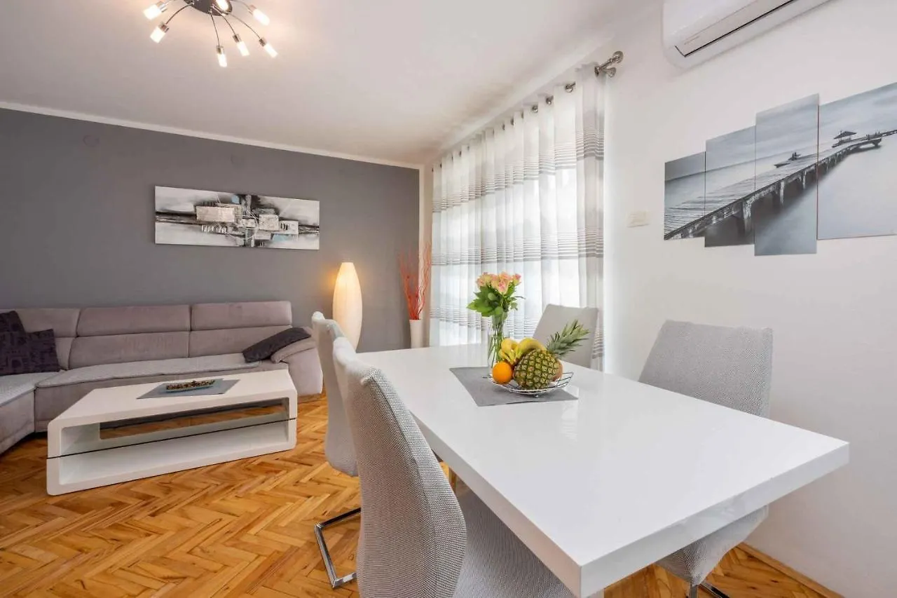 Apartment In Crikvenica 45074