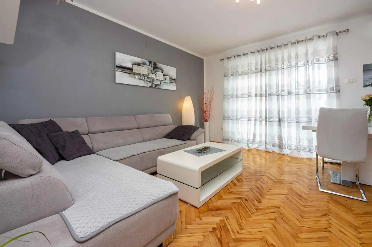 Apartment In Crikvenica 45074